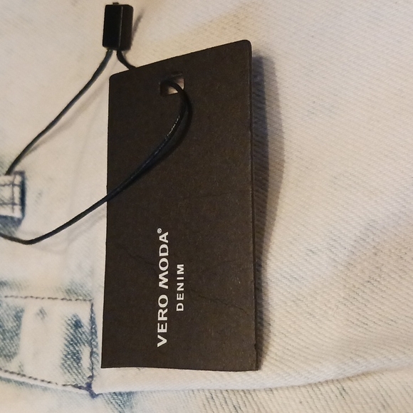 VERO MEDO WHITEWASH DENIM ANKLE JEANS - Picture 4 of 11